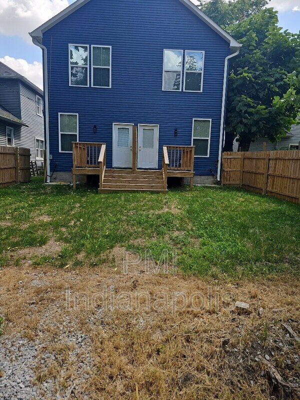 Building Photo - 640 N Parker Ave