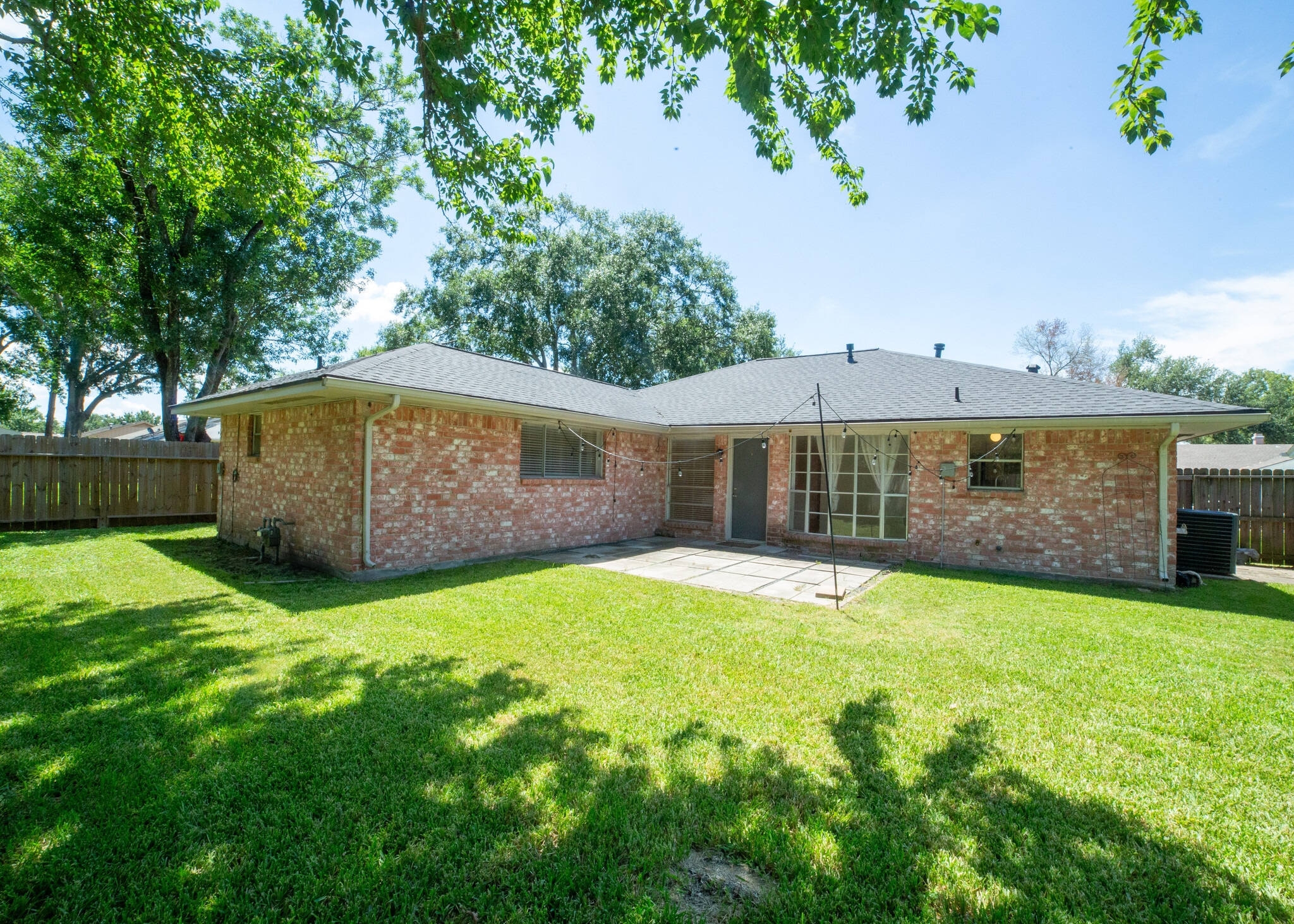 Building Photo - 13602 Fernhill Dr