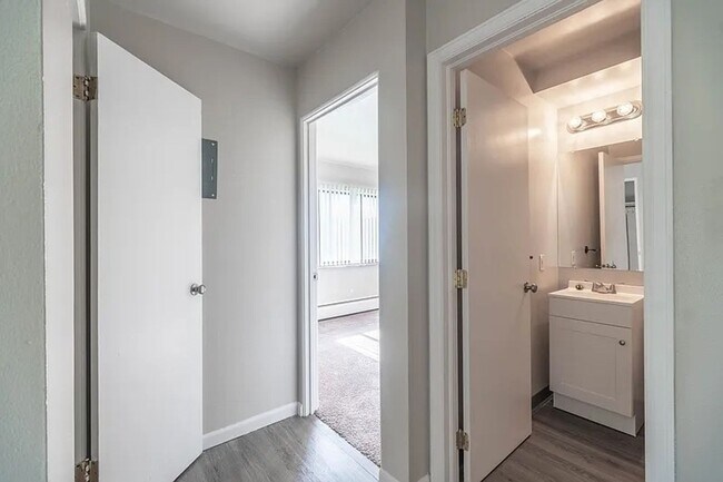 Building Photo - Miller Court Apartments - Security Deposit As Low As $0! LIMITED TIME 1-Month Free!