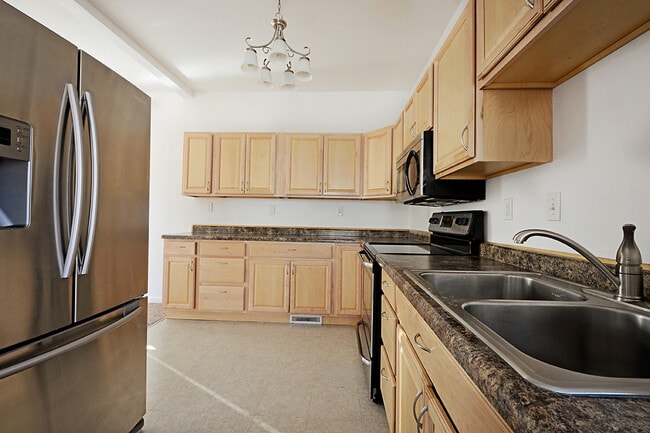 Building Photo - 814 2nd Ave NW