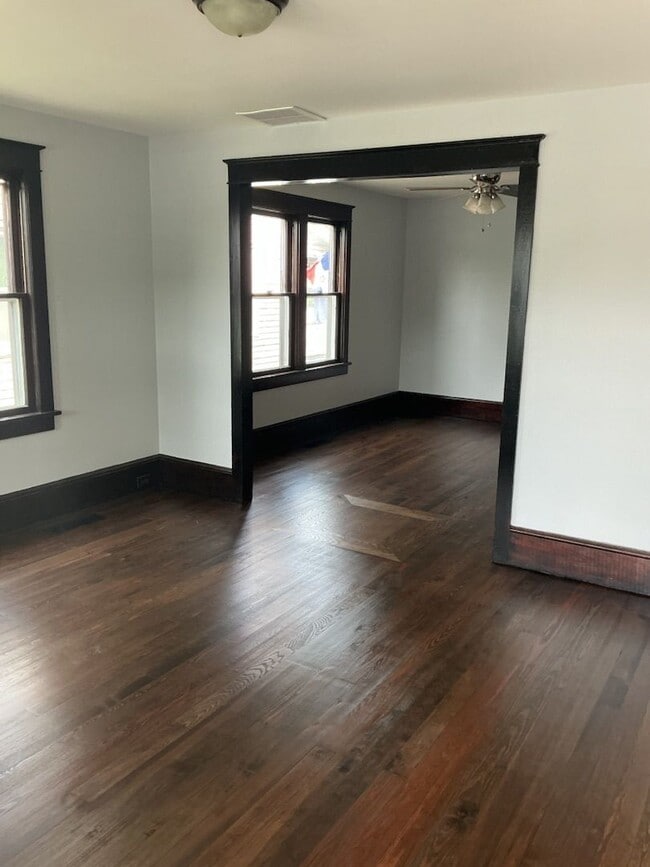 Building Photo - 3BR Single Family Rental  - Walk to Downto...