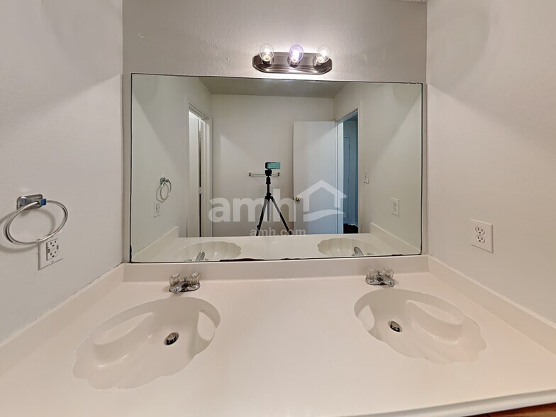 Building Photo - 7321 Avington Way