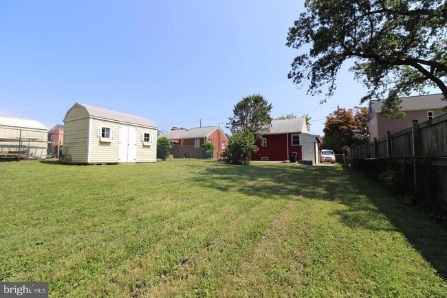 Building Photo - 817 Chillum Rd