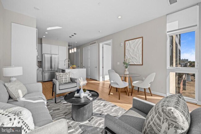 Building Photo - 646 H St NE