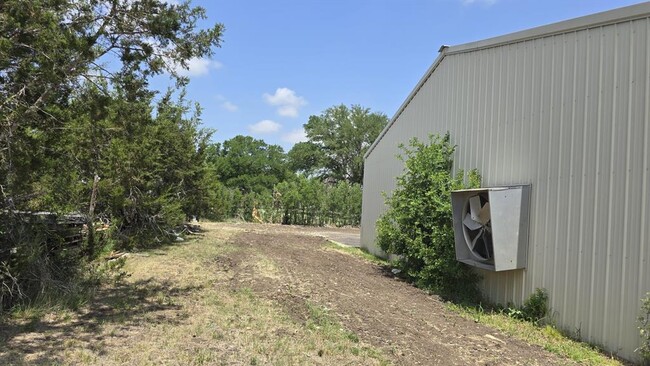 Building Photo - 305 Remuda Dr