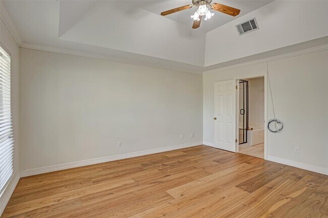 Building Photo - 410 Rolling Green Dr