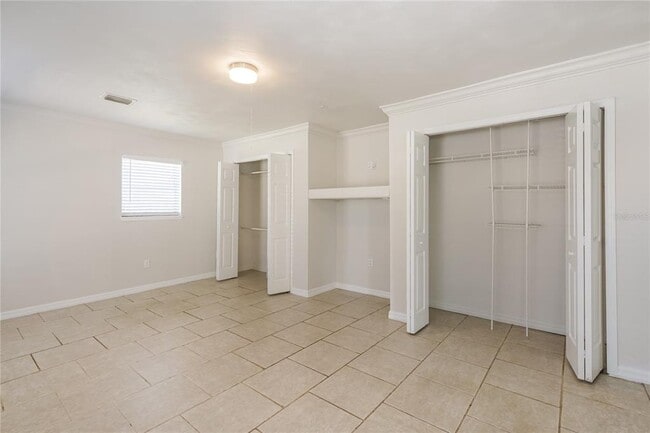 Building Photo - 301 Farmbrook Rd