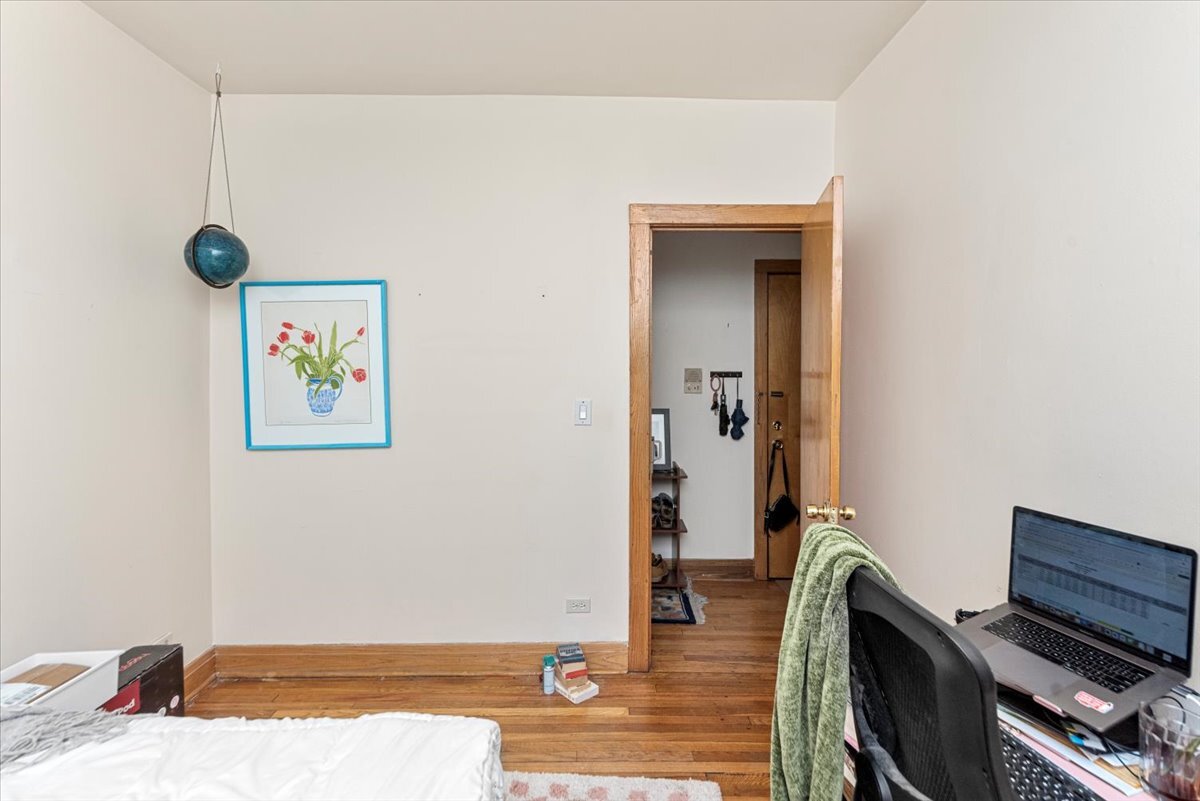 Building Photo - 910 W Gunnison St