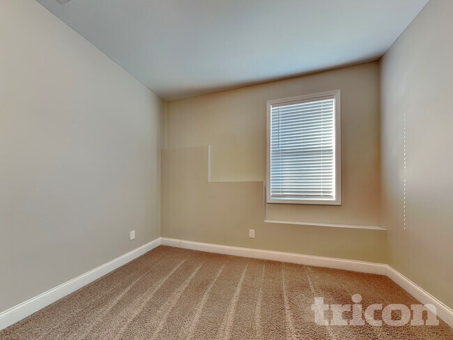 Building Photo - 319 Arbor Cir