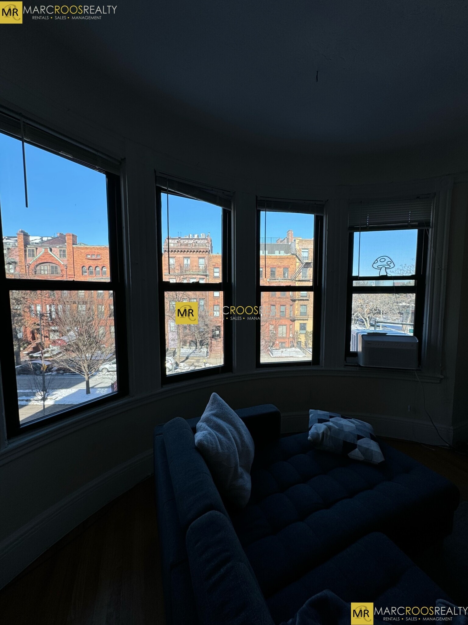 Building Photo - 587 Beacon St