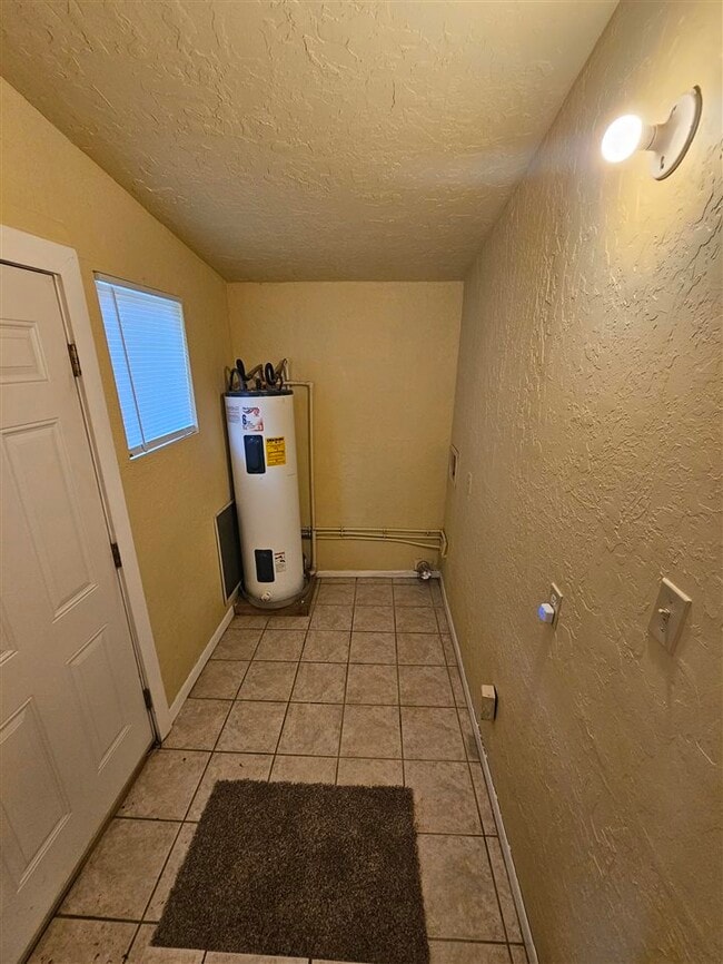 Building Photo - 909 NW Bell Ave