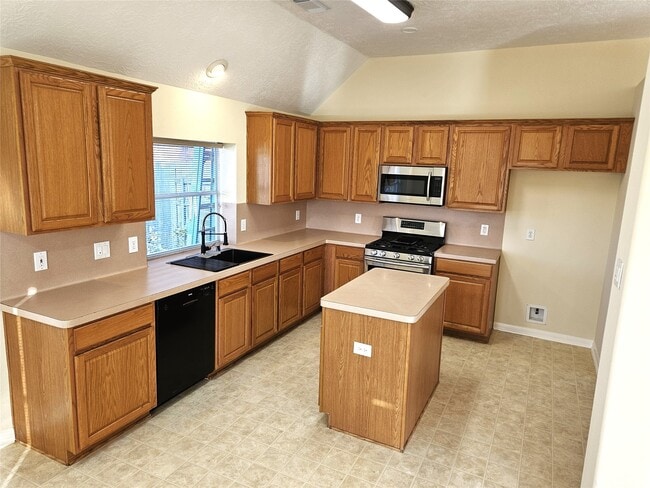 Building Photo - 2121 Crimson Lake Ln