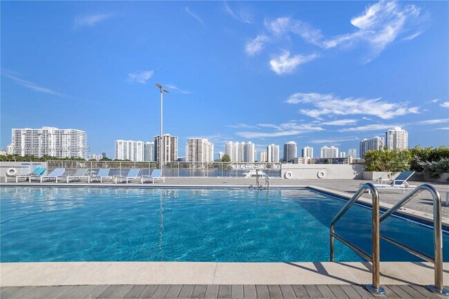 Building Photo - 18051 Biscayne Blvd