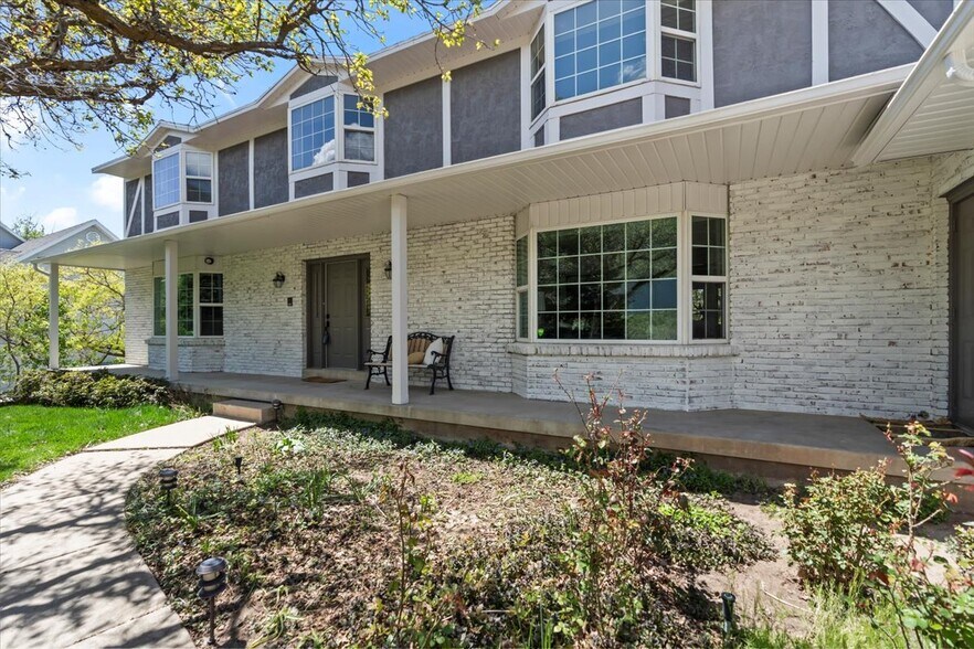 Building Photo - 717 Woodridge Dr