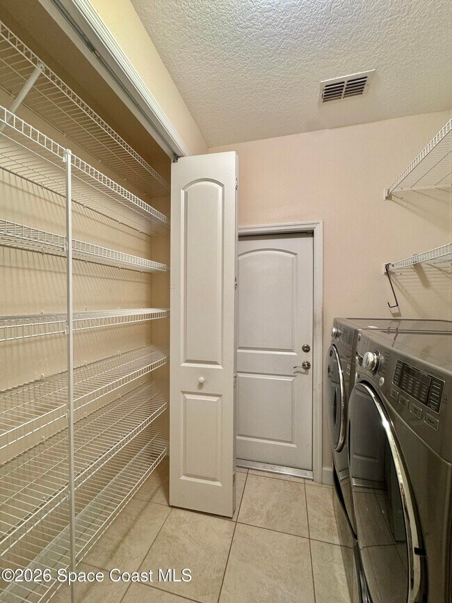 Building Photo - 181 Del Monte St NE