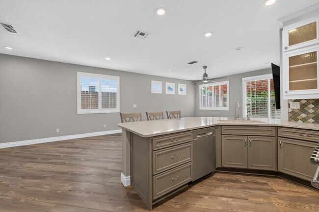Building Photo - 1647 Gateway Dr