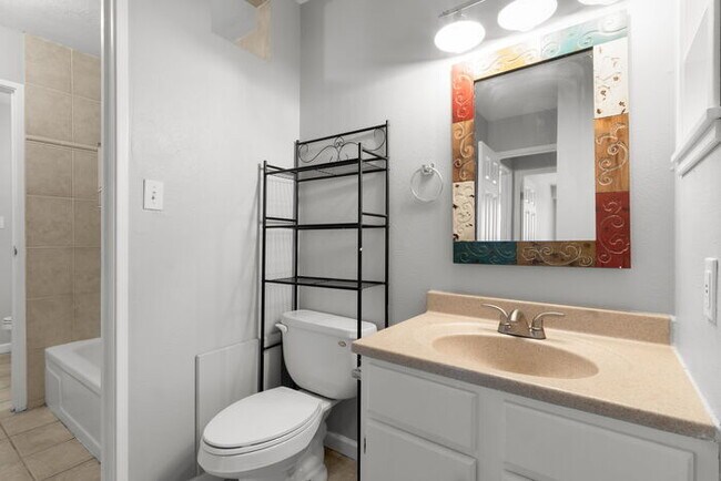 Building Photo - Recently updated 2 bedroom condo with upgr...