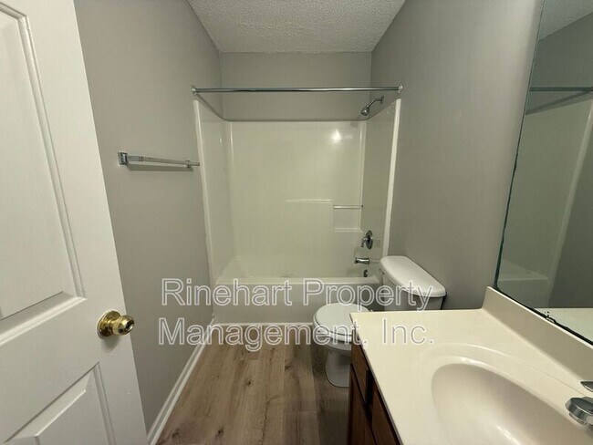 Building Photo - 1770 Baylor Dr