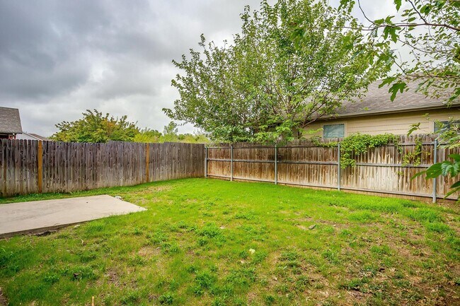Building Photo - Large 4 Bedroom 3.5 Bathroom- Eagle Mounta...