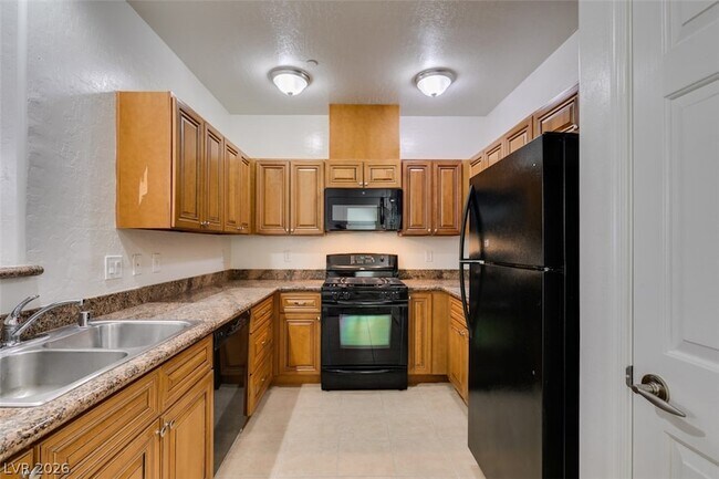 Building Photo - 6868 Sky Pointe Dr