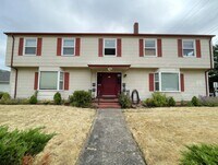 Building Photo - Charming Second Floor 1-Bedroom Close to Peninsula Park!