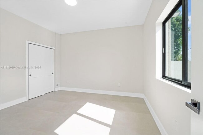 Building Photo - 4303 E 8th Ct