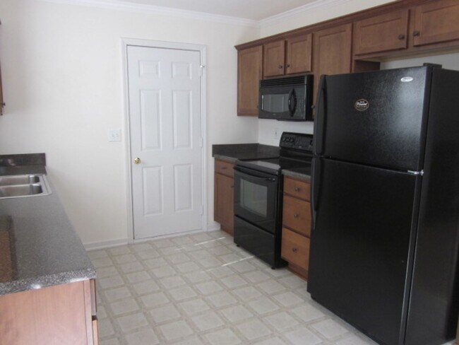 Building Photo - Awesome 3 Bedroom in Pinecrest!