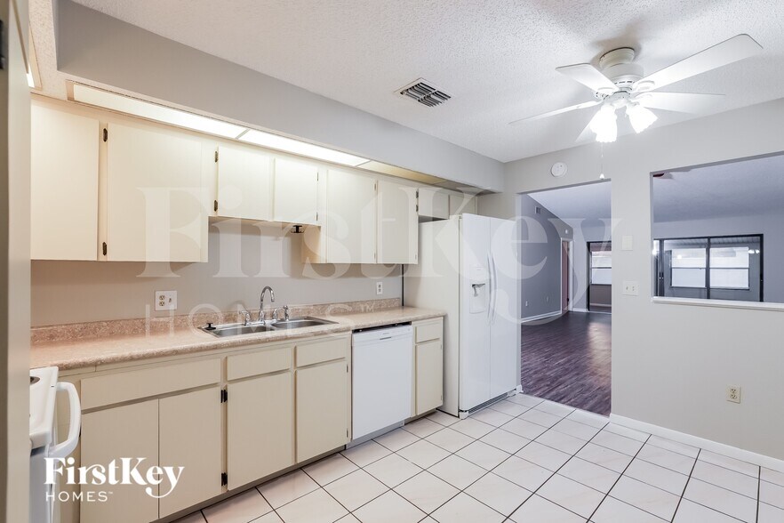 Building Photo - 4030 Cypress Landing E