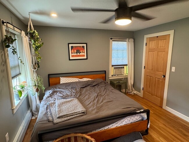 Building Photo - Beautifully Maintained 2 Bedroom Single Fa...