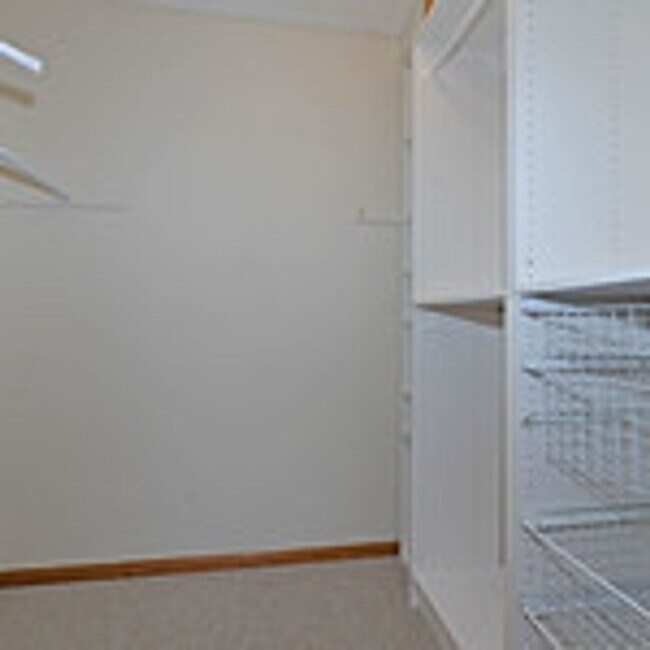 Building Photo - 144 Primrose Ct