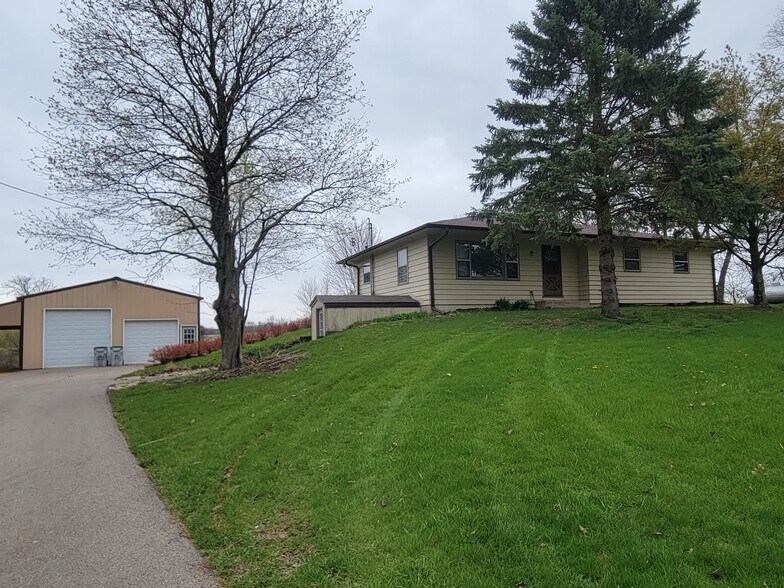 Building Photo - 5727 E Freedom Ln