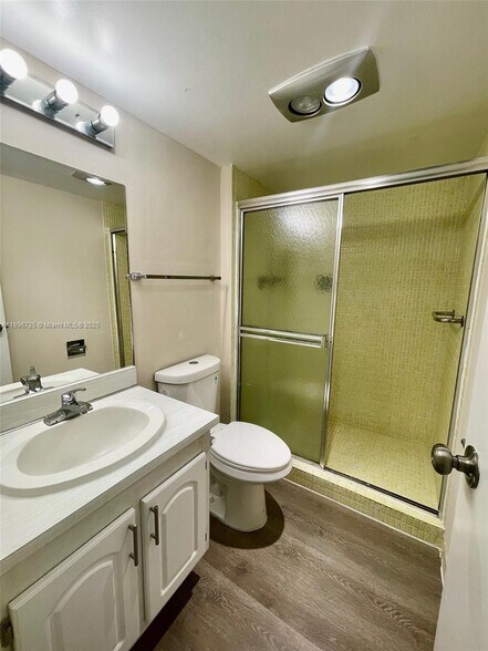 Building Photo - 20400 W Country Club Dr