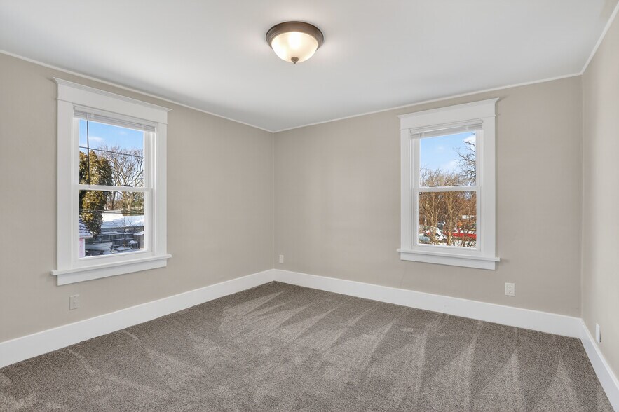 Building Photo - 428 W Delavan Dr