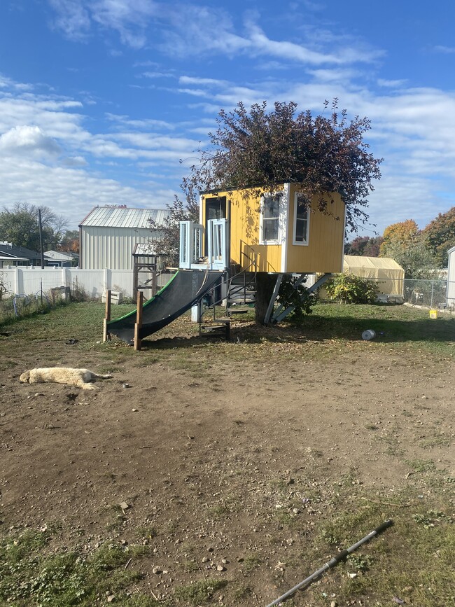 Building Photo - 309 N McCabe Rd