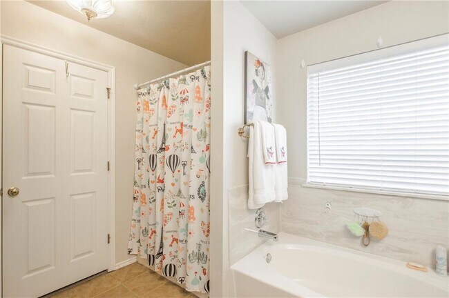 Building Photo - 4869 Del Aire Dr