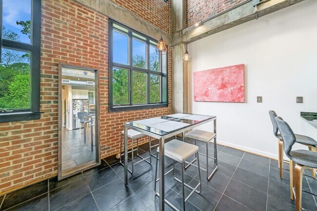 Building Photo - 640 Glen Iris Dr NE