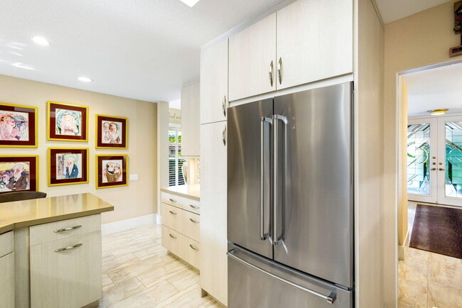 Building Photo - 1 Briarcliff Ct