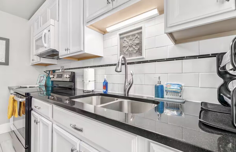 Building Photo - 429 W Ann Arbor Trl