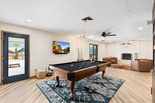 Building Photo - 9 E Del Rio Dr