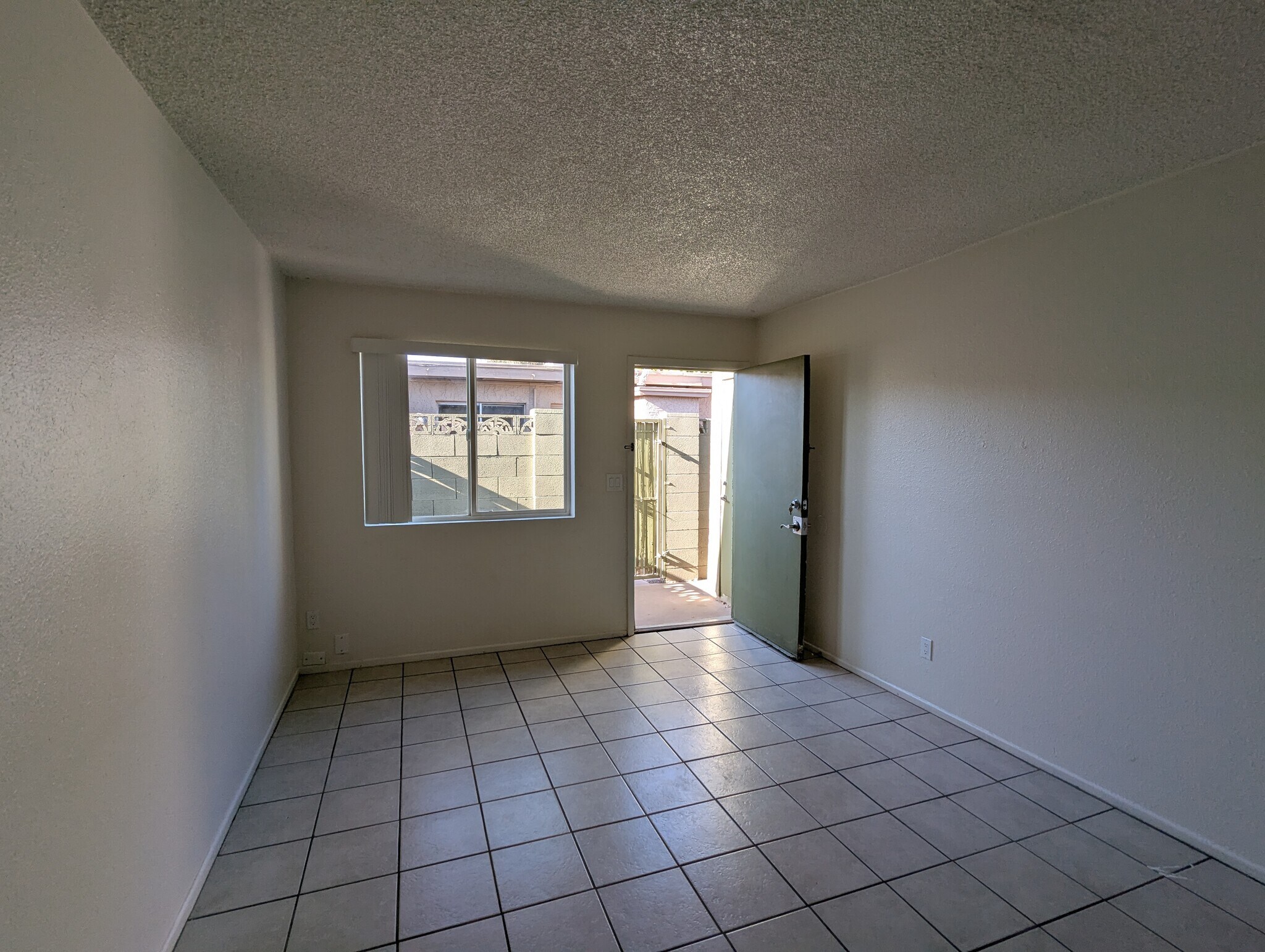 Building Photo - 1420 N Evergreen St