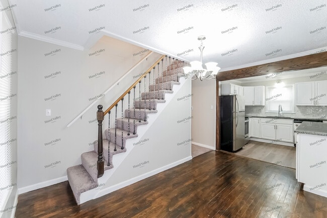 Building Photo - 1311 W Bryson St