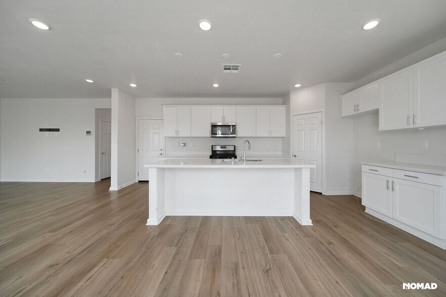 Building Photo - 24891 Gulfstream Ln