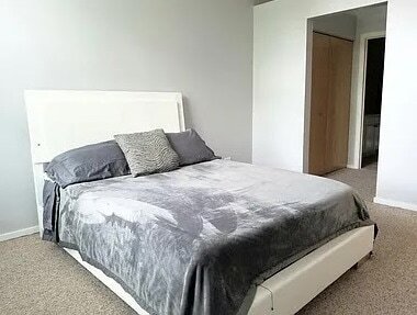 Building Photo - 3944 N Claremont Ave