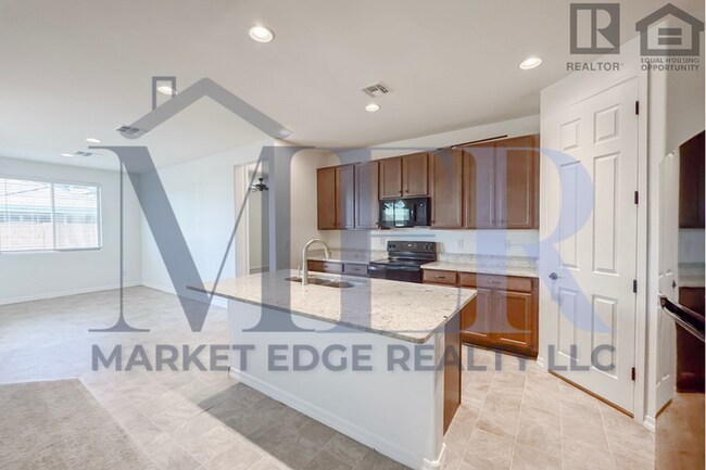 Building Photo - 3Bed/2Bath Home w/3 Car Gar in Casa Grande...