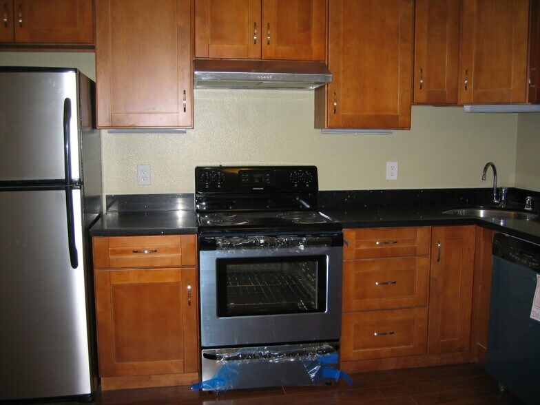 Primary Photo - 991 E William St