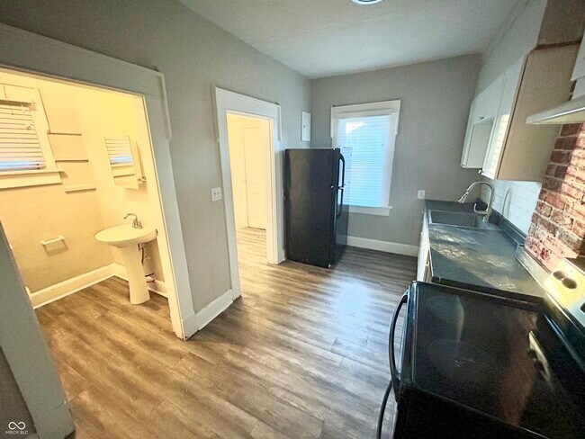 Building Photo - 1134 Lasalle St