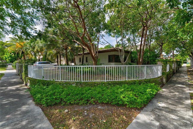 Building Photo - 2 SW 24th Rd