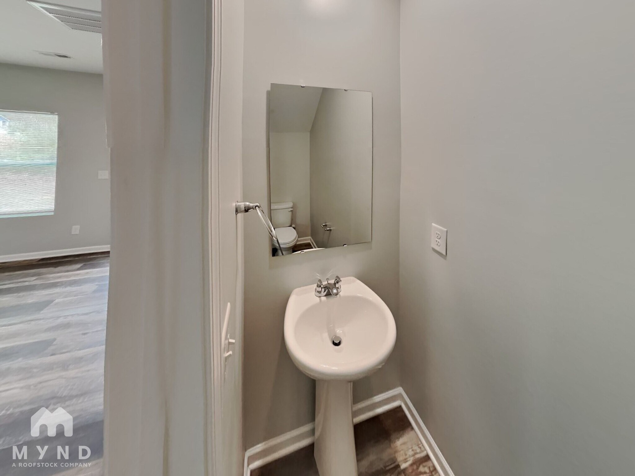 Building Photo - 410 S Gray St