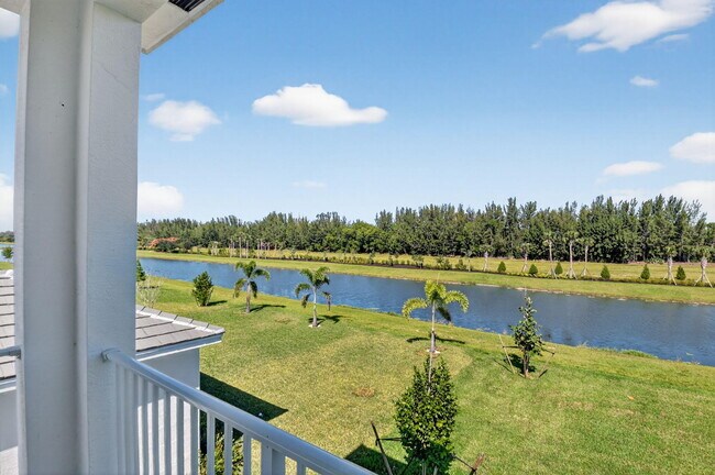 Building Photo - 15120 Wildwood Cir