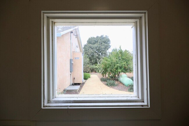 Building Photo - Newly Remodeled 1 Bedroom Country Home